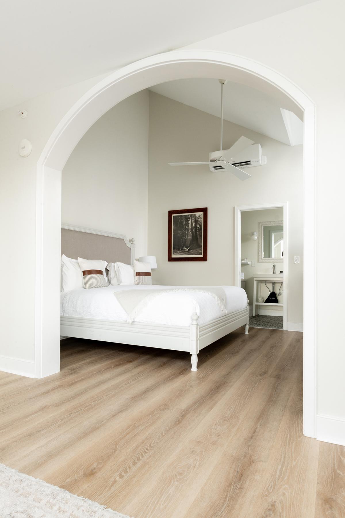 grand king suite bed