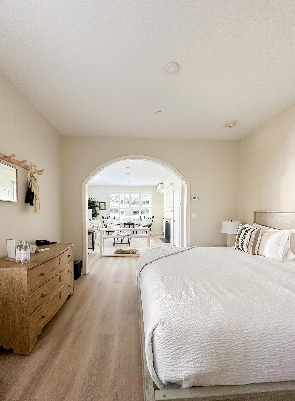 grand king suite bed